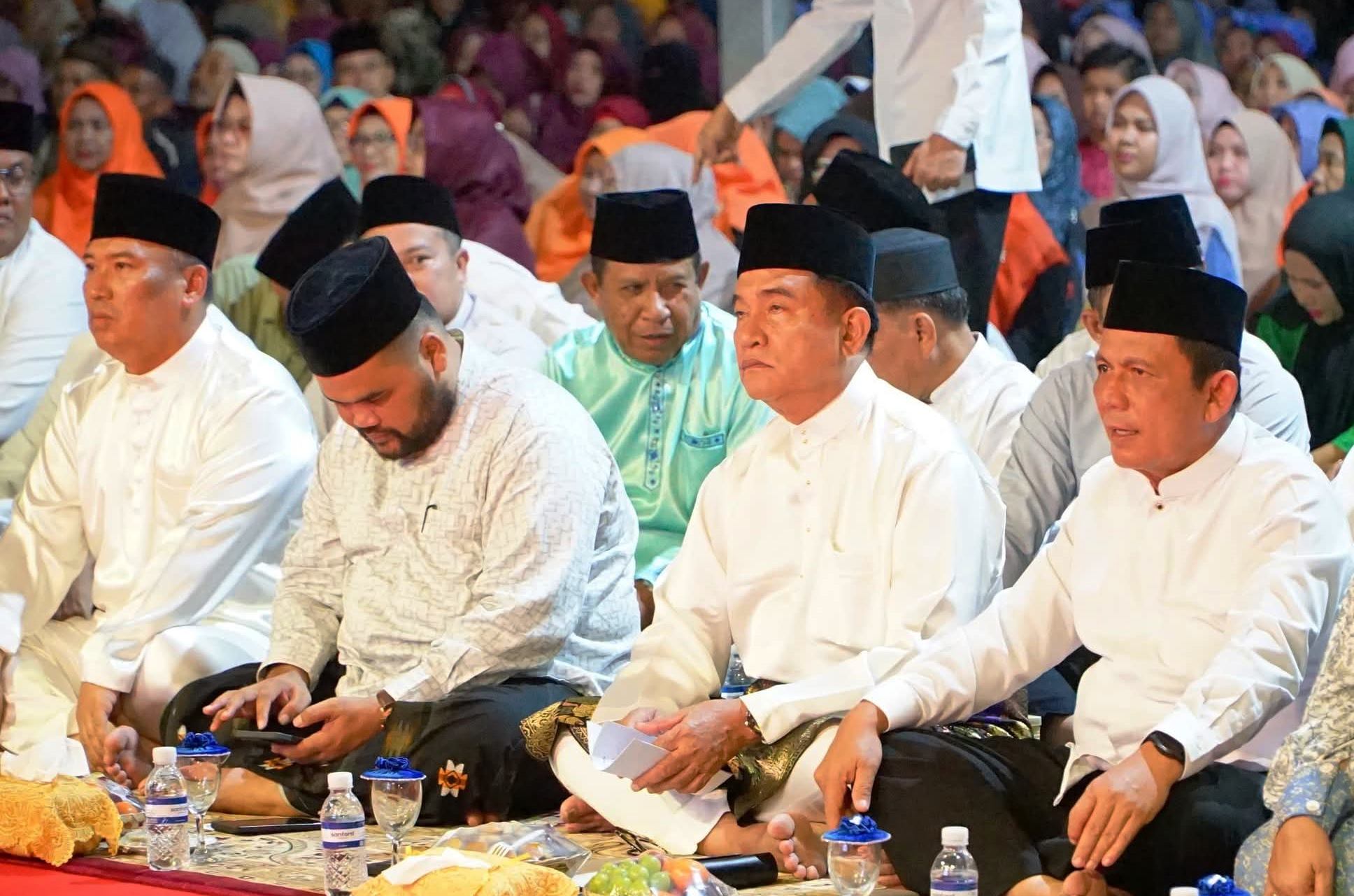 Dihadiri Menko Yusril dan Gubernur Kepri, Pemkab Lingga Gelar Tabligh Akbar Hari Sumpah Pemuda Ke -97 Tahun 2025 di Lapangan kantor Bupati Lingga, Selasa (28/10/2025). Foto: Aulia)