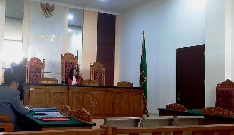 Sidangan perdana Praperadilan penetapan terasangka dalam dugaan korupsi jembatan marok Lingga di PN Tanjungpinang tidak dihadiri Kejaksaan Negeri Lingga (Roland/Presmedia)