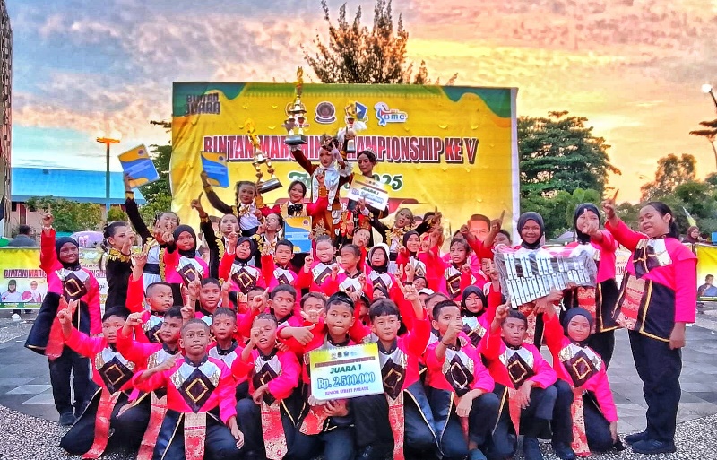 Drumband SDN 003 Bintan Timur Borong Piala Bintan Marching Championship V Grup Drumband Gema Bahana Sdanta SDN 003 Bintan Timur berhasil memborong enam piala sekaligus dalam ajang Bintan Marching Championship V Tahun 2025.