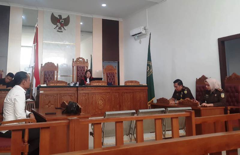 Pengadilan Negeri Tanjungpinang menolak gugatan praperadilan Iwan Sumantri, tersangka kasus korupsi PNBP jasa kepelabuhanan di Bintan. Hakim menyatakan penetapan dan penahanan tersangka sah sesuai KUHAP.