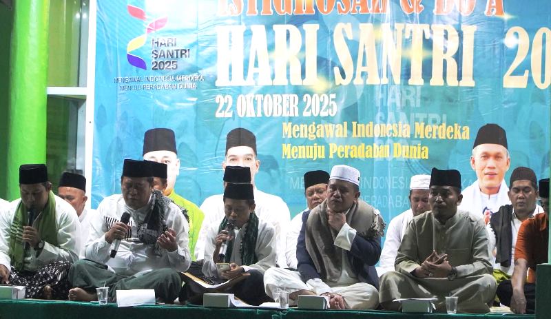 Hari Santri 2025 di Lingga Kemenag Gelar Istighosah dan Doa Bersama untuk Jaga Nilai Keislaman dan Persatuan Kementerian Agama Kabupaten Lingga menggelar Istighosah dan Doa Bersama dalam rangka Hari Santri Nasional 2025 (Foto:Aulia)
