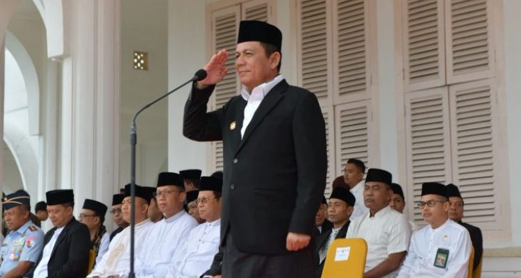 Hari Santri Nasional di Kepri, Gubernur Ansar Serukan Santri Kawal Indonesia Menuju Peradaban Dunia Peringatan Hari Santri Nasional (HSN) 2025 tingkat Provinsi Kepulauan Riau digelar dengan Upacara Bendera di Halaman Gedung Daerah, Tanjungpinang, Rabu (22/10/2025). (Foto:Diskominfo Kepri)