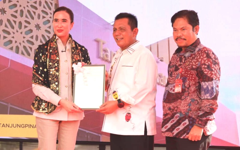 Perkuat ekosistem wisata halal dan ekonomi kreatif di Kepulauan Riau, Pemerintah Provinsi (Pemprov) Kepri menyerahkan lahan seluas 6.643 meter persegi di kawasan Gurindam 12 kepada Kementerian Pariwisata dan Ekonomi Kreatif (Kemenparekraf) RI. (Foto:Diskominfo Kepri)