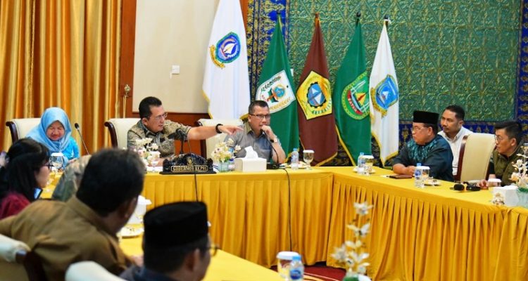 Siap jadi tuan rumah Apresiasi Duta dan Jambore Ajang Kreativitas (ADUJAK) Generasi Berencana (GenRe) Nasional 2025 peemritah provinsi gelar rapat persiapan. (Foto:Diskominfo)