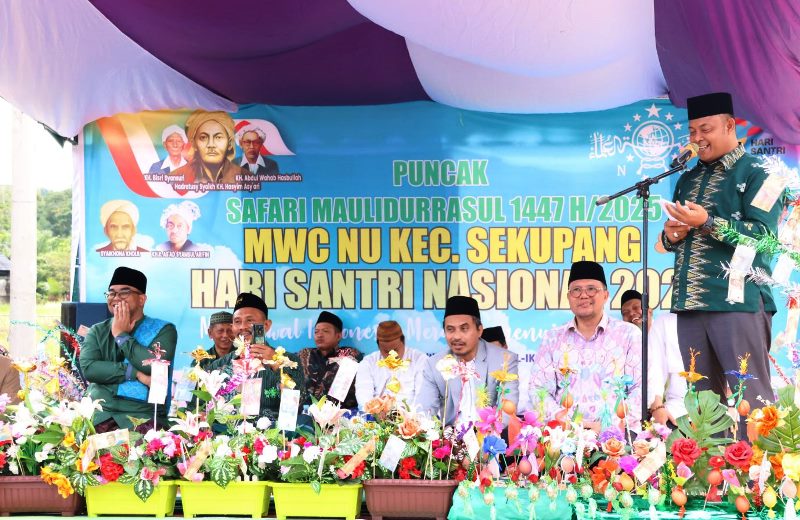 Ketua DPRD Kepri Ajak Masyarakat Rawat Persatuan di Tengah Keberagaman Kepulauan Riau Puncak Safari Dakwah Maulidurrasul 1447 H sekaligus peringatan Hari Santri Nasional 2025 yang digelar oleh Majelis Wakil Cabang Nahdlatul Ulama (MWC NU) Kecamatan Sekupang bersama seluruh Badan Otonom (Banom) dan Jamaah Nahdliyin kota Batam.