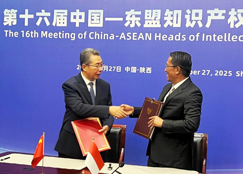 Menkum Supratman Galang Dukungan Tiongkok dalam Pengajuan Royalti Digital yang diajukan Indonesia Menkum Supratman galang dukungan Tiongkok untuk inisiatif Indonesia soal tata kelola royalti digital global dalam pertemuan ASEAN-China di Xi’an. (foto:Menkum RI)