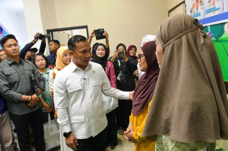 Menteri Kependudukan dan Pembangunan Keluarga (Mendukbangga) Republik Indonesia, H. Wihaji, melakukan kunjungan ke Pulau Penyengat, Kota Tanjungpinang, Provinsi Kepulauan Riau, pada Kamis (23/10/2025) (Foto-Diskominfo Kepri)