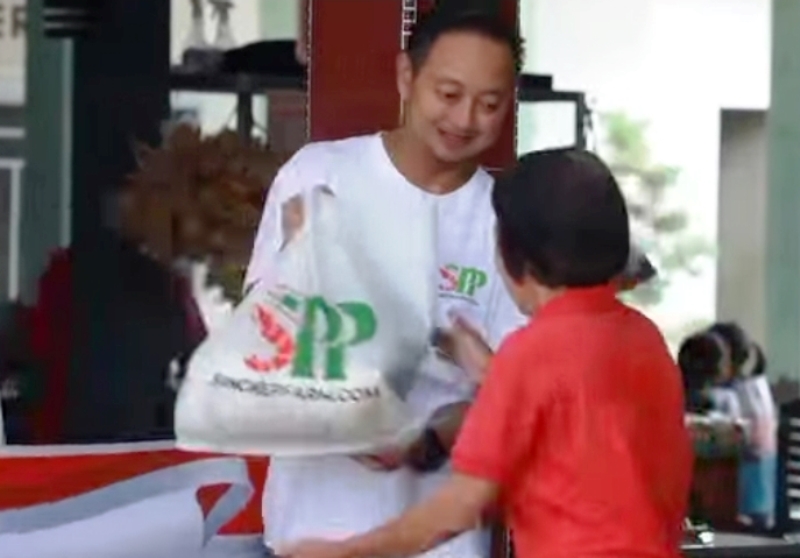 PT.Singkep Putra Perkasa Bagikan 200 Paket Sembako untuk Warga Dabo Singkep T.Singkep Putra Perkasa (SPP), melalui program Corporate Social Responsibility (CSR) membagikan 200 Paket Sembako untuk Warga Dabo Singkep-Lingga.