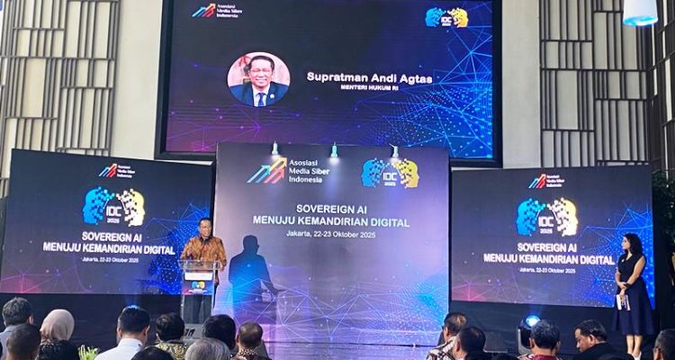 Perkuat Perlindungan Hak Cipta atas Berita, Menteri Hukum Umumkan Protokol Jakarta di IDC 2025 AMSI Menteri Hukum Supratman Andi Agtas resmi meluncurkan Protokol Jakarta di Indonesia Digital Conference (IDC) 2025 AMSI di The Hub Epicentrum, Jakarta Selatan (Foto: AMSI)