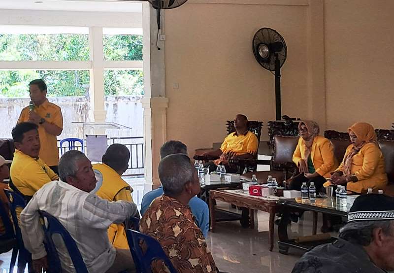 Anggota DPRD Bintan dari Partai Golkar Suprapto menjelaskan tugas dan fungsinya di Komisi II DPRD Bintan.(Foto Hasura)