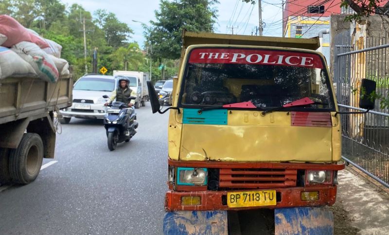 Truk Mitsubishi BP 7113 XX yang menabrak dua sepeda motor di Kota Piring, Kota Tanjungpinang (Lantas)