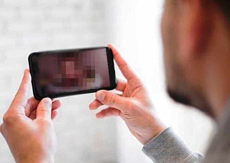 Video Syur-nya Ancam Disebar, Oknum Aparat Laporkan Mahasiswi Ke Polisi ilustrasi penyebaran video (foto-Istimewa)