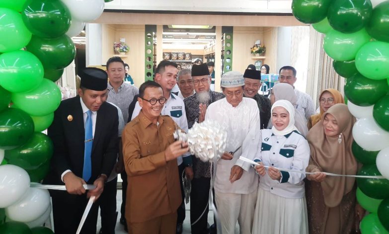 Wakil Wali Kota Tanjungpinang Dorong UMKM Manfaatkan Ekonomi Digital Wakil Walikota Tanjungpinang, Raja Ariza resmikan D'Sayur Cabang Ke 3 di Tanjungpinang (Roland/ Presmedia)